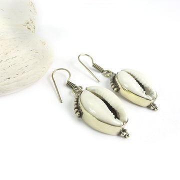 Cauri dangling earrings